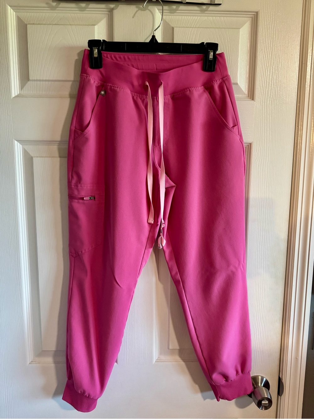 Figs Zamora Pink Jogger Scrub Pants with Drawstring